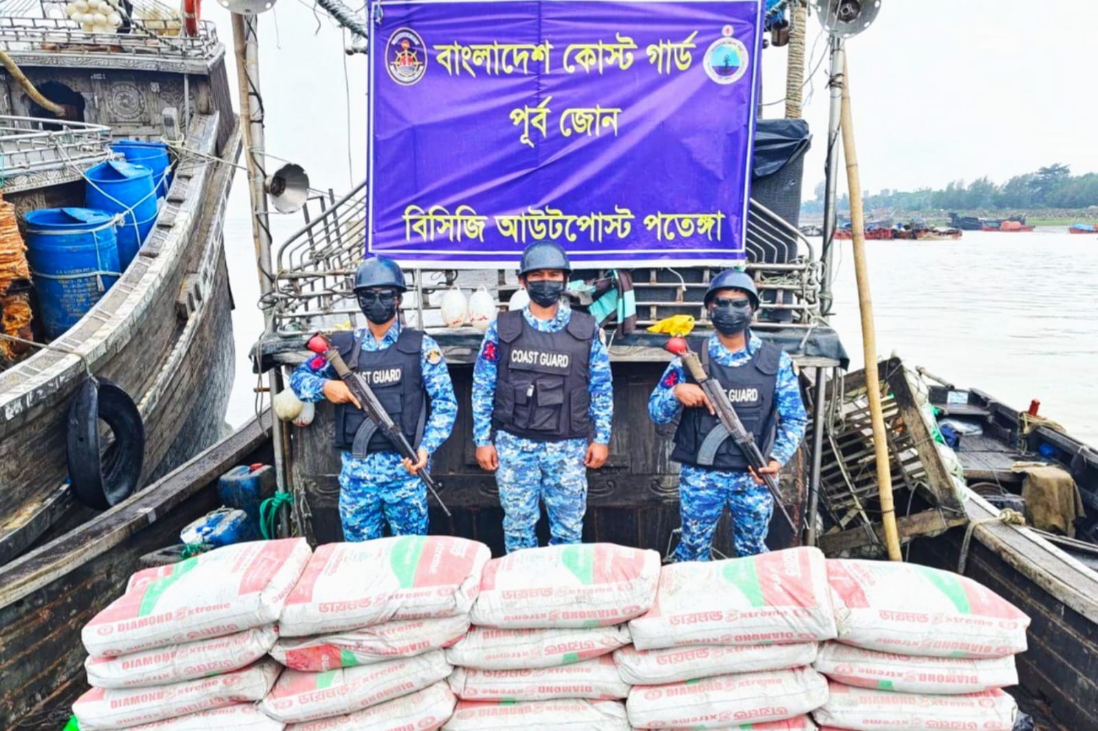 মায়ানমারে পাচারকালে ৩০০ বস্তা সিমেন্ট জব্দ, কোস্ট গার্ডের অভিযান